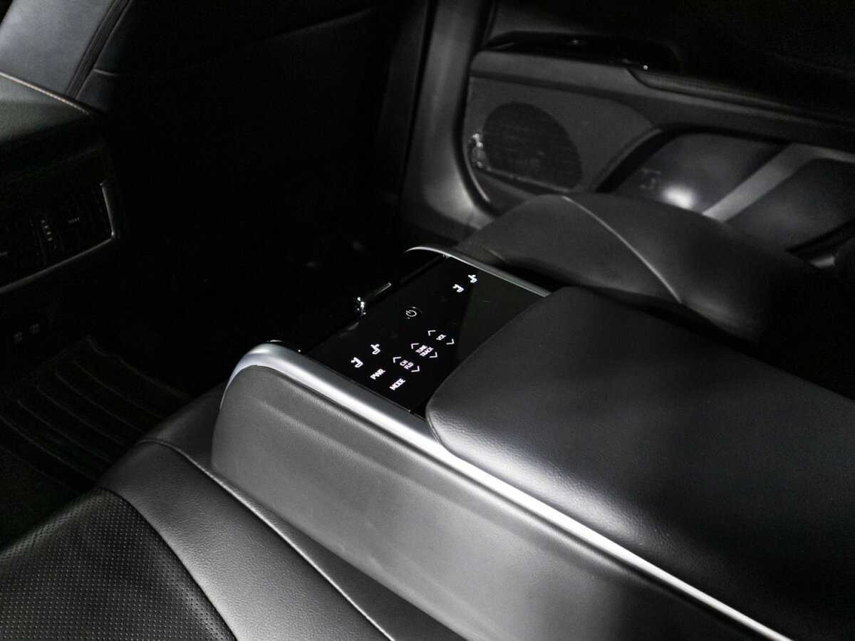 Toyota Camry с пробегом — 2018 год. Фото: #15