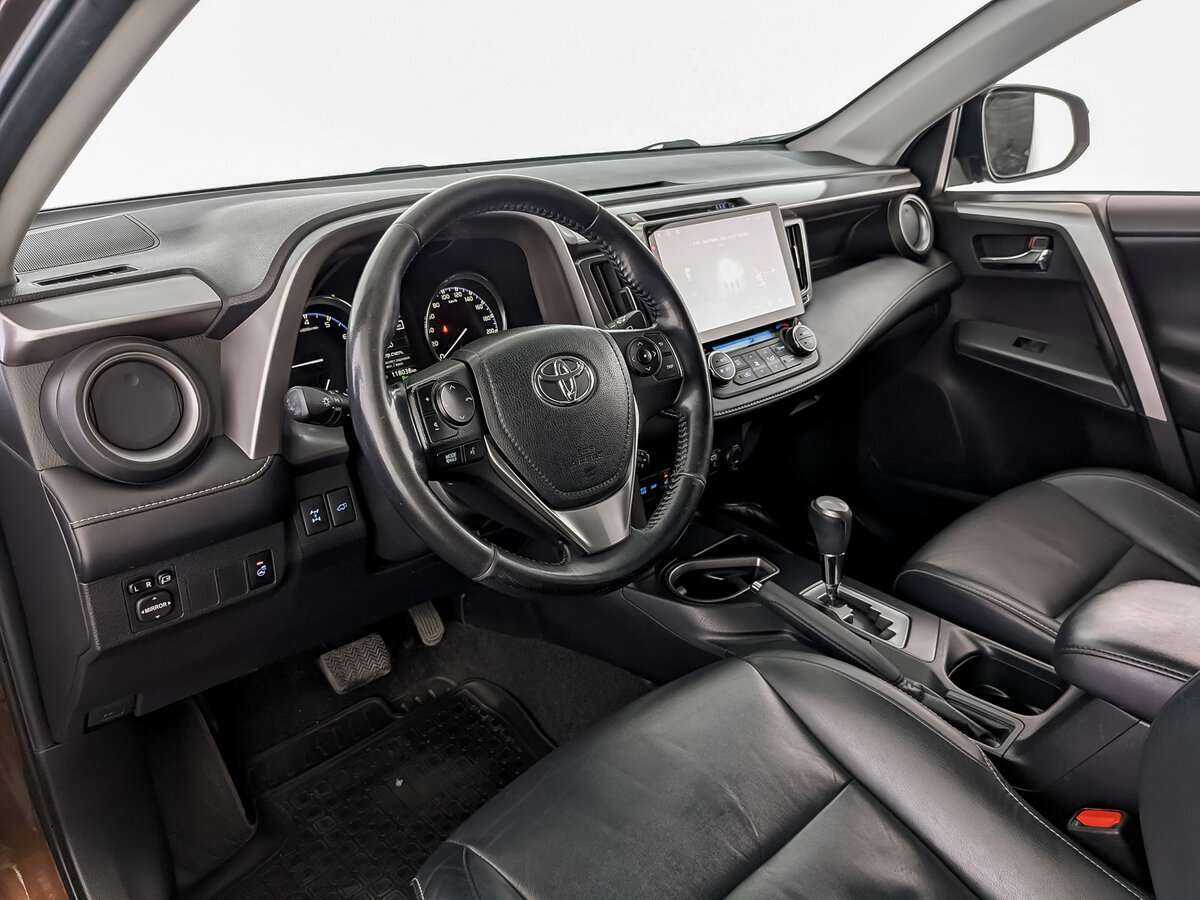 Toyota RAV4 с пробегом — 2017 год. Фото: #13