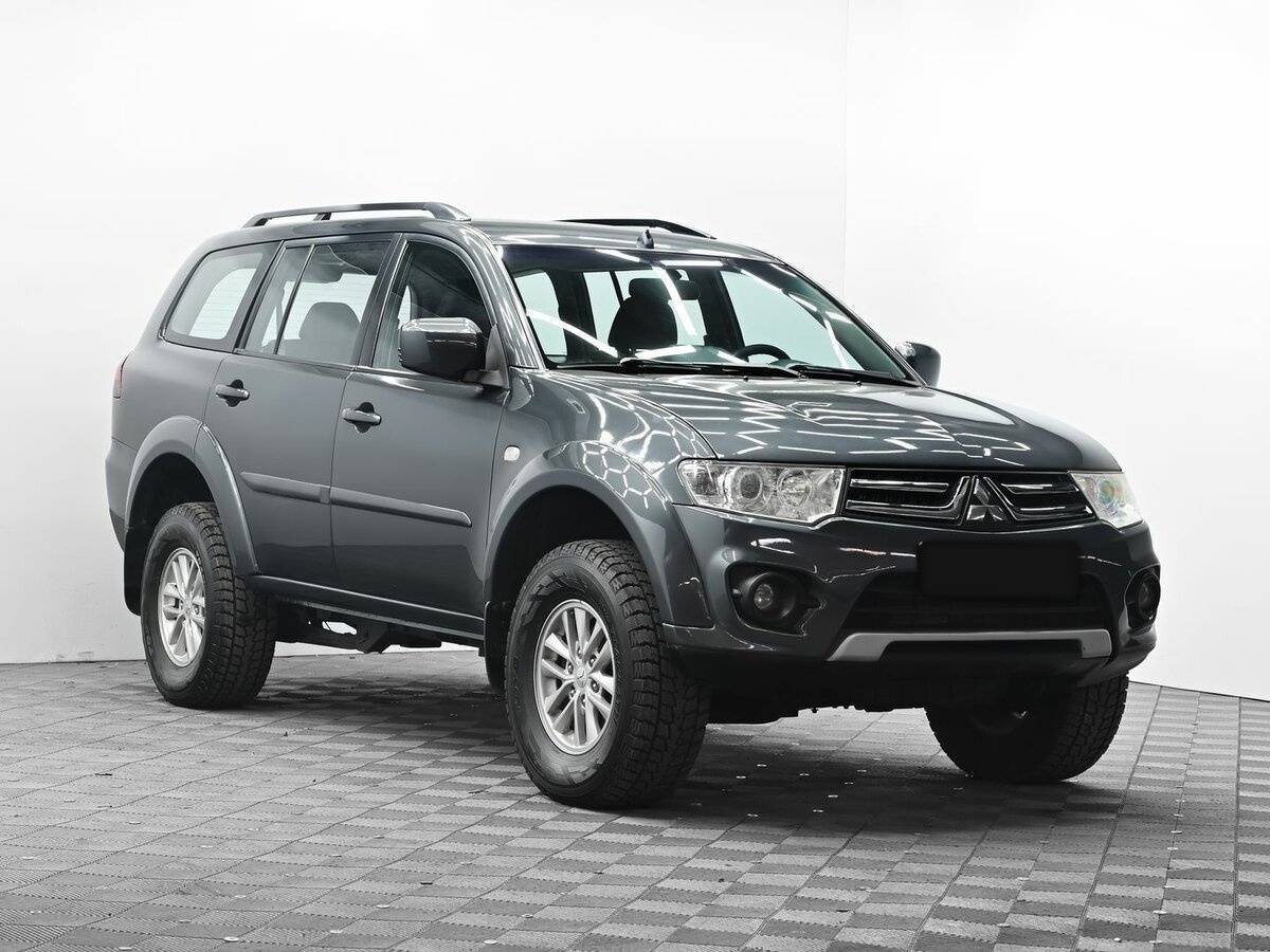 Mitsubishi Pajero Sport с пробегом — 2014 год. Фото: #1