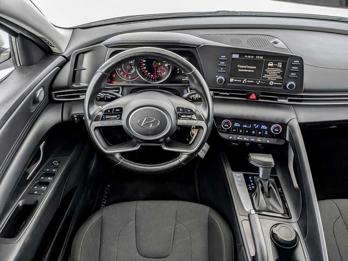 Hyundai Elantra с пробегом — 2021 год. Фото: #22