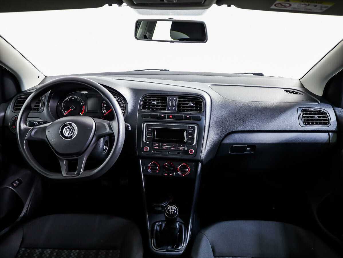 Volkswagen Polo с пробегом — 2016 год. Фото: #8