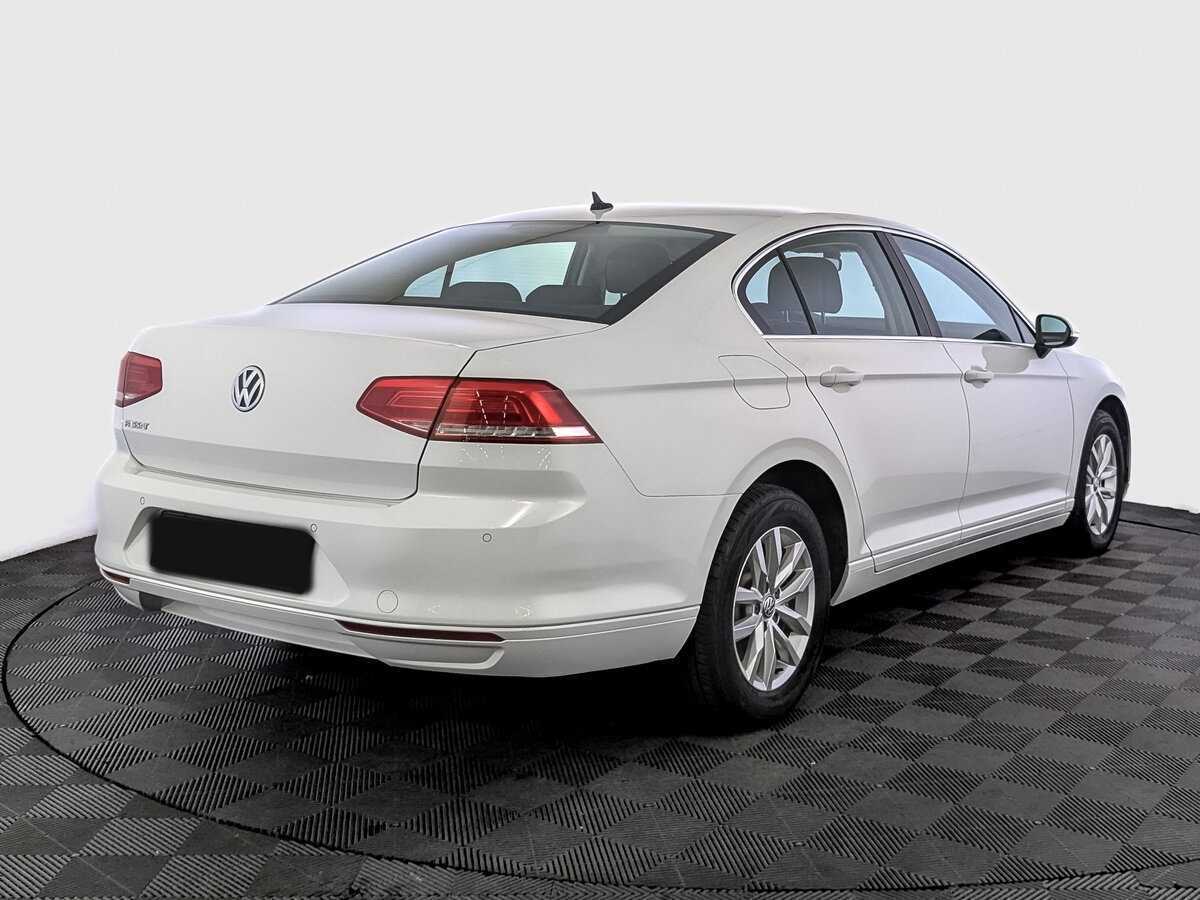 Volkswagen Passat с пробегом — 2019 год. Фото: #4