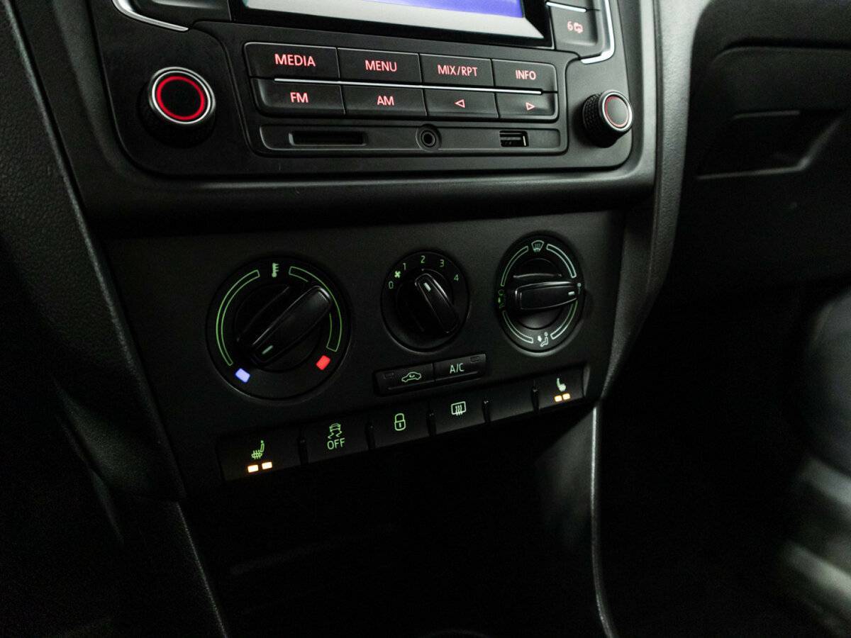 Skoda Rapid с пробегом — 2015 год. Фото: #14