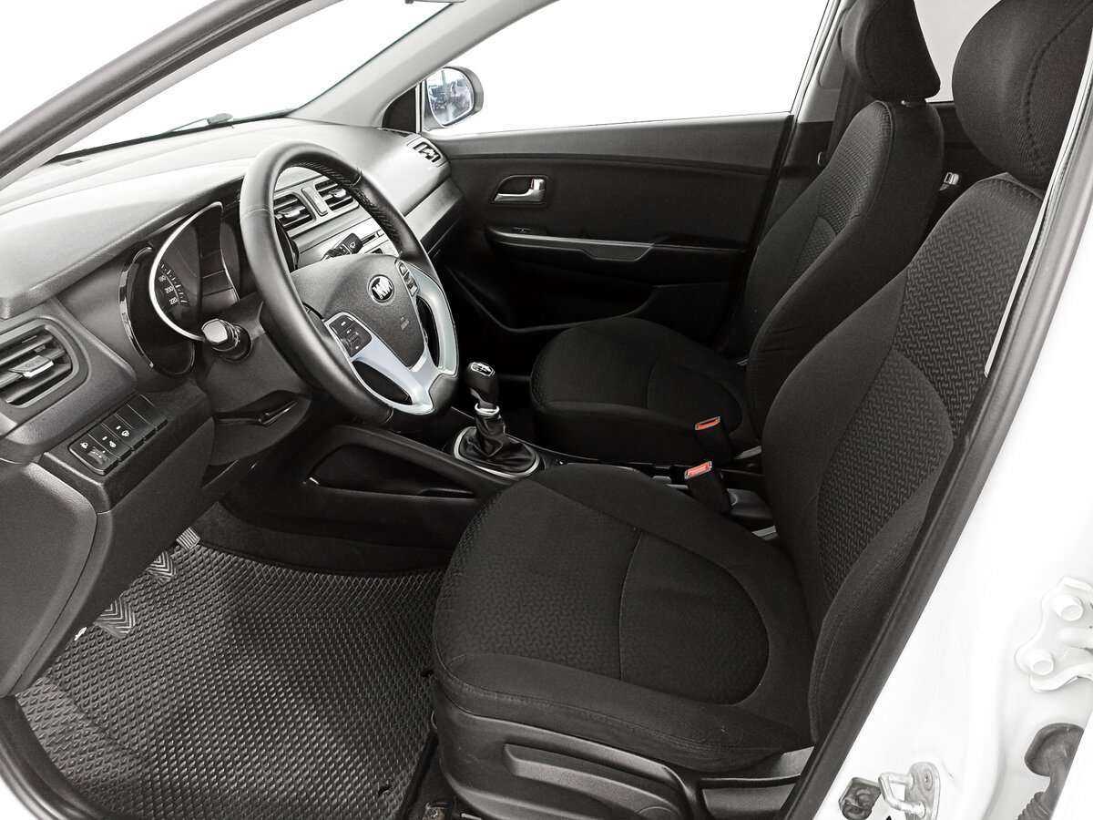 Kia Rio с пробегом — 2015 год. Фото: #13