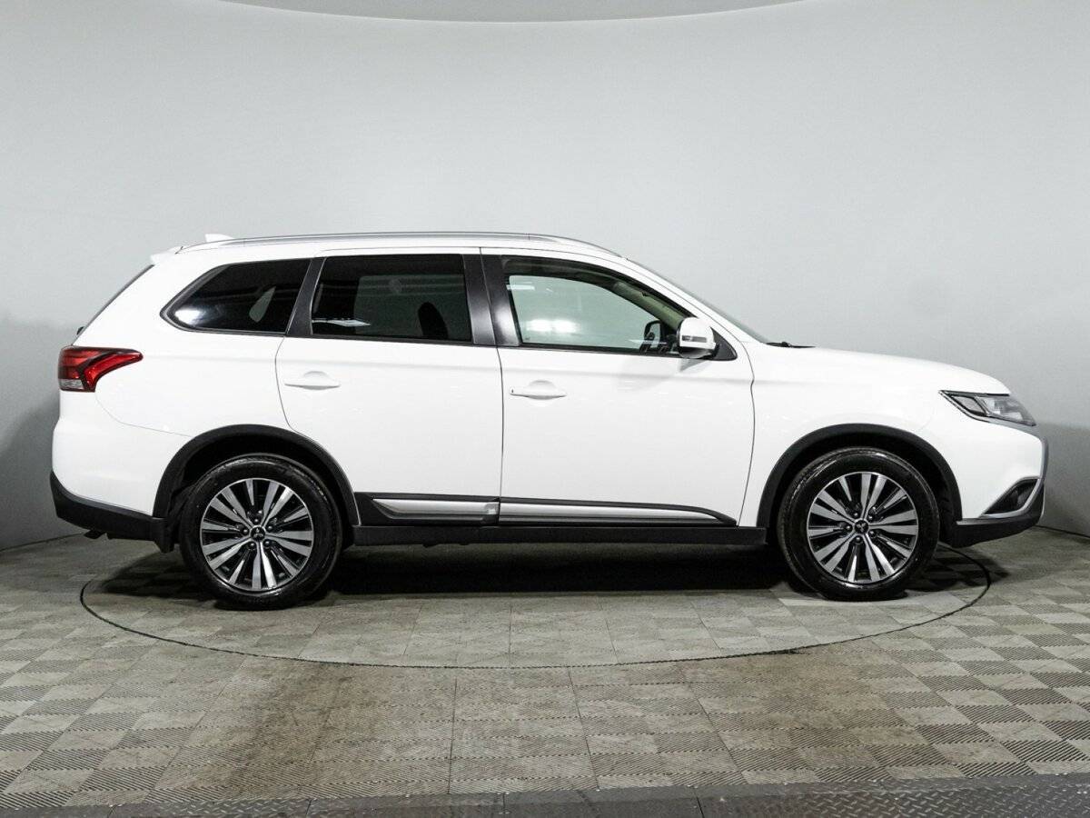 Mitsubishi Outlander с пробегом — 2019 год. Фото: #3