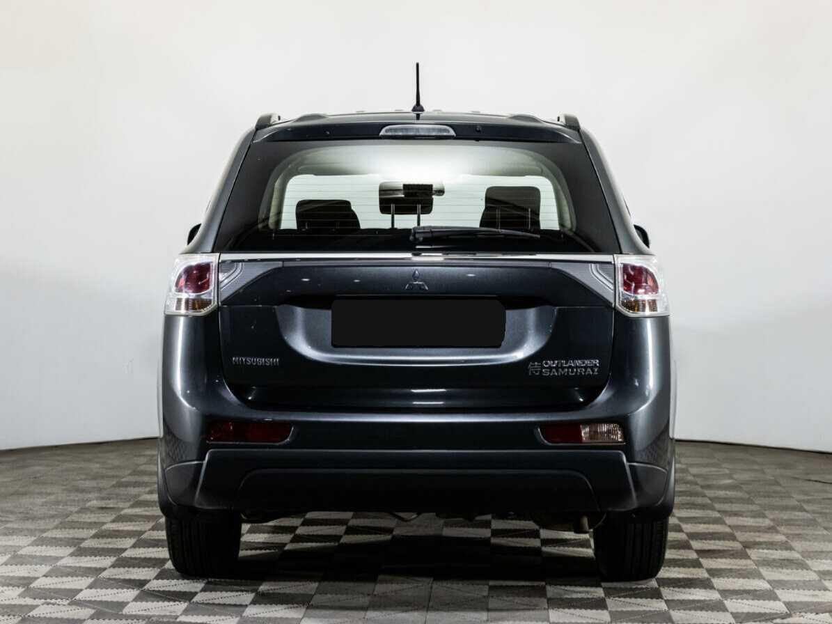Mitsubishi Outlander с пробегом — 2014 год. Фото: #4
