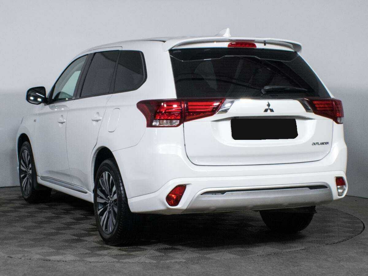 Mitsubishi Outlander с пробегом — 2022 год. Фото: #6