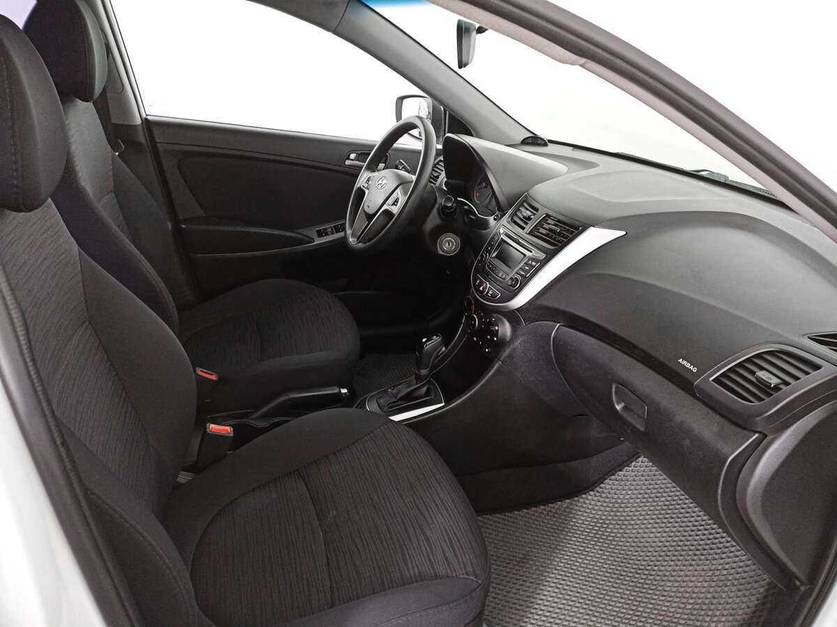 Hyundai Solaris с пробегом — 2015 год. Фото: #8