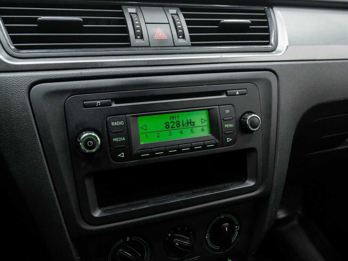 Skoda Rapid с пробегом — 2014 год. Фото: #16