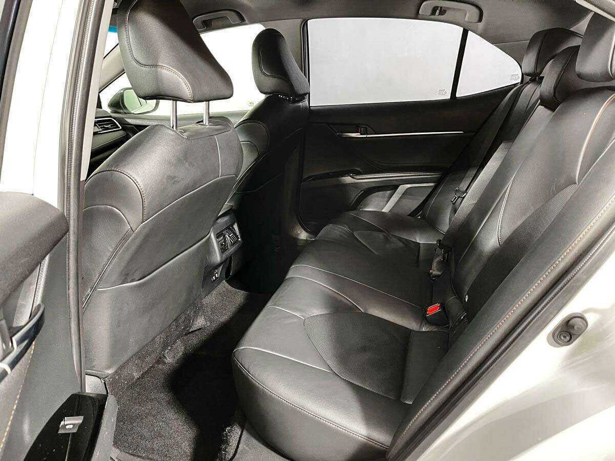 Toyota Camry с пробегом — 2018 год. Фото: #9