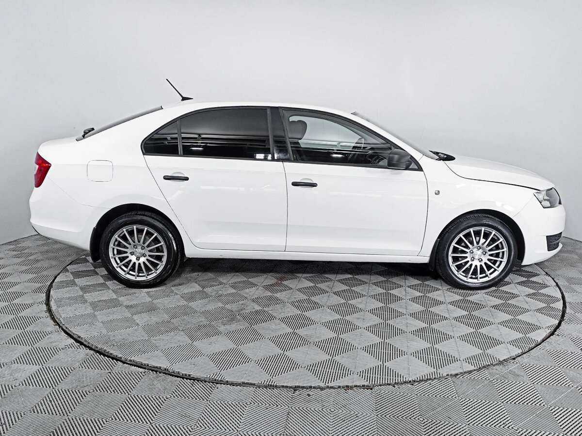 Skoda Rapid с пробегом — 2017 год. Фото: #3