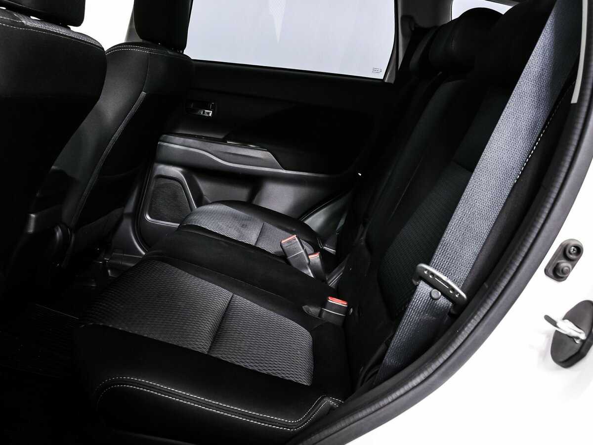 Mitsubishi Outlander с пробегом — 2017 год. Фото: #13