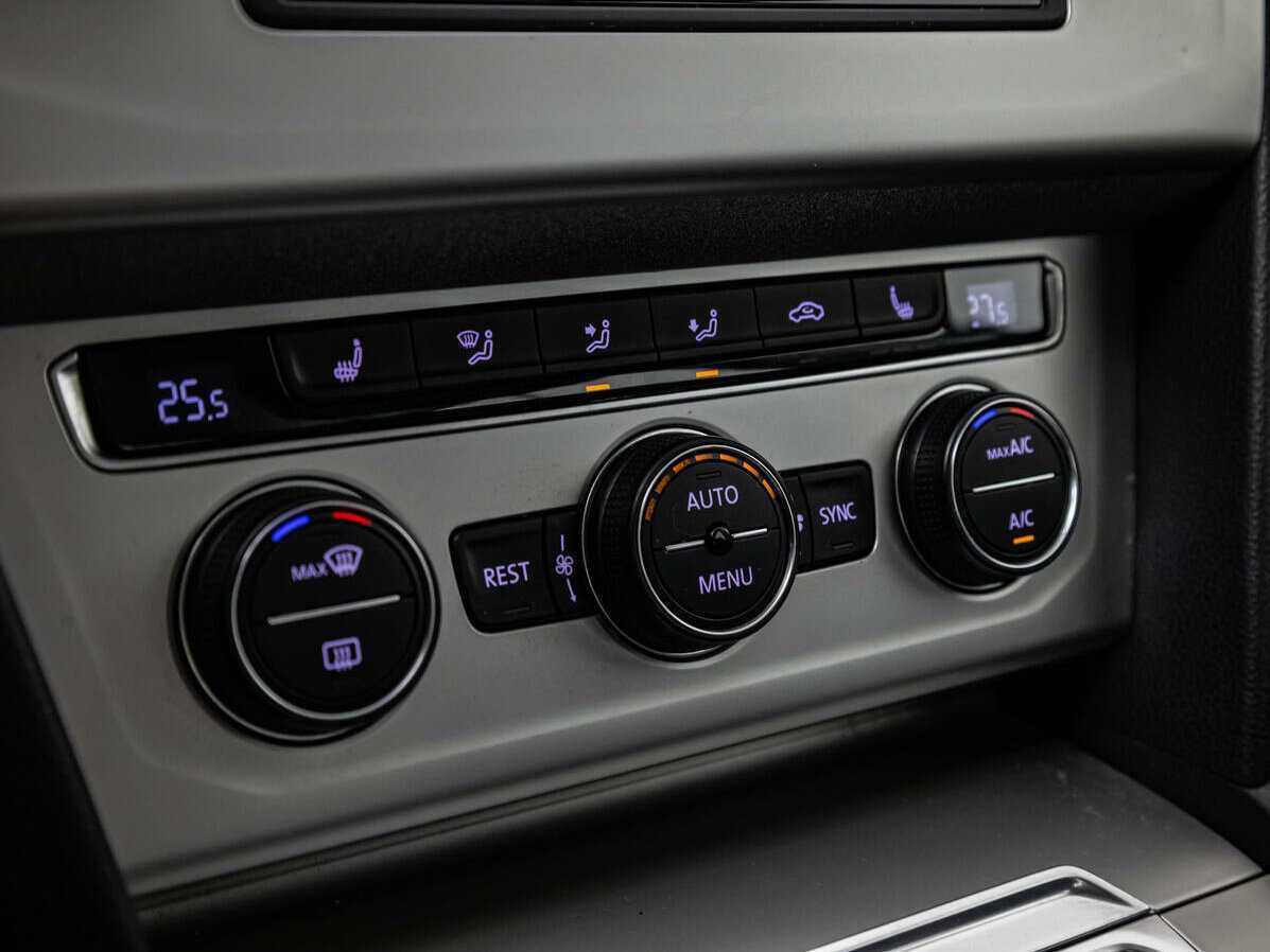 Volkswagen Passat с пробегом — 2016 год. Фото: #12