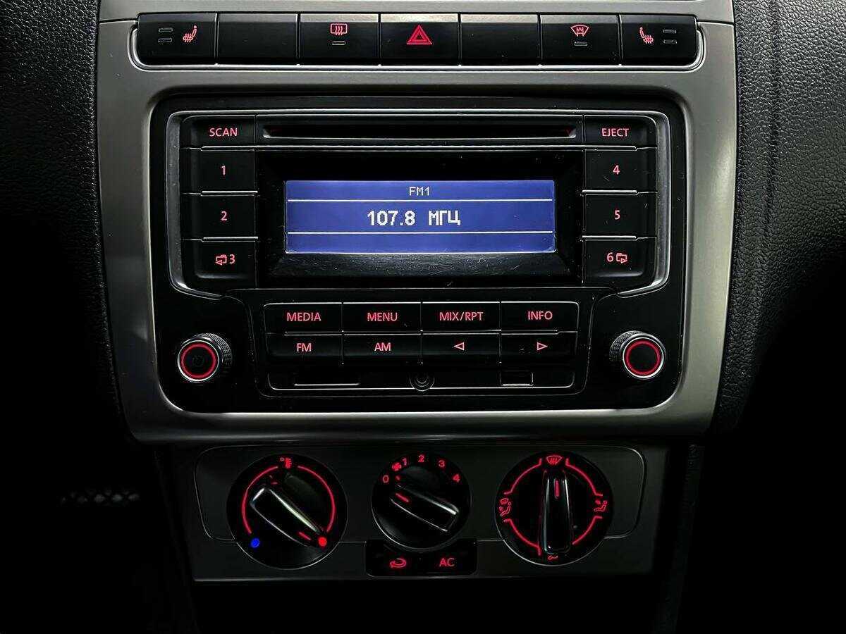 Volkswagen Polo с пробегом — 2013 год. Фото: #14