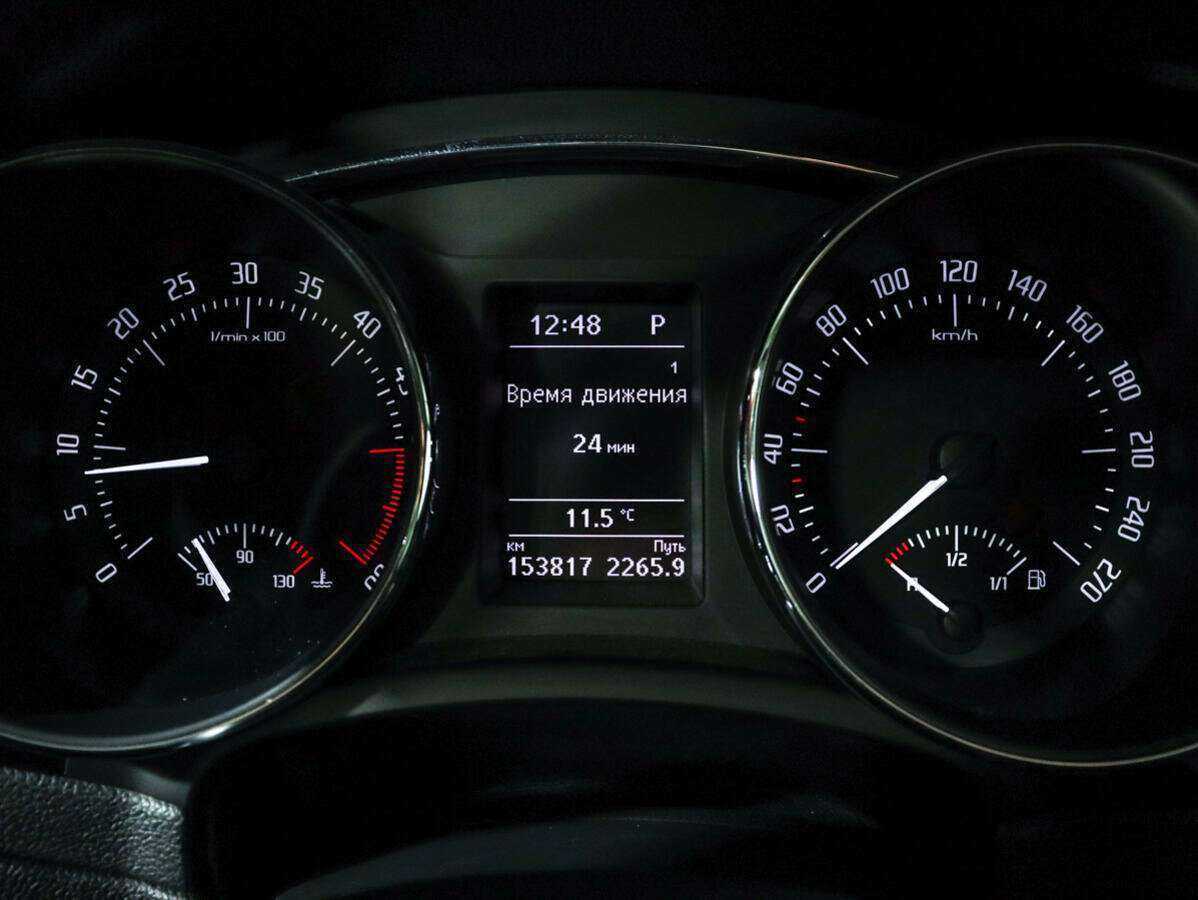 Skoda Superb с пробегом — 2013 год. Фото: #10