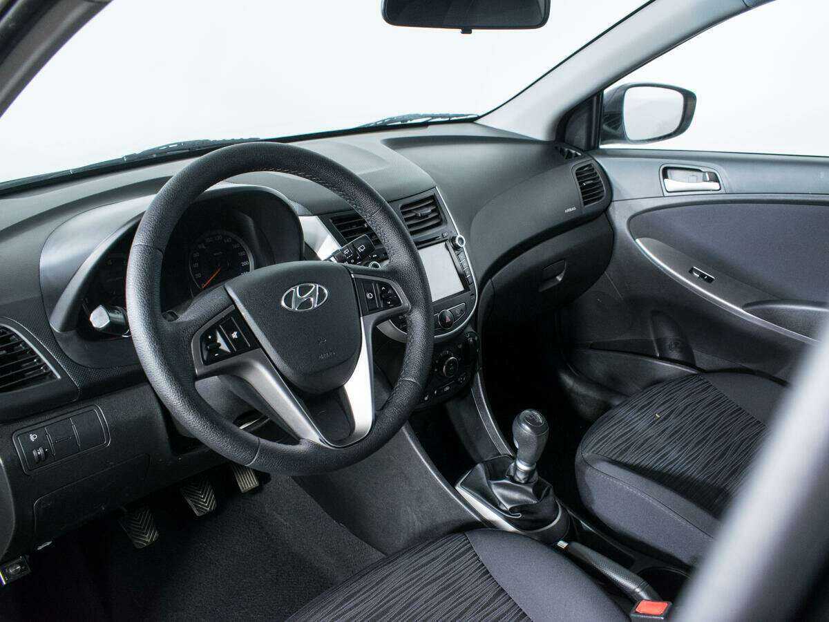Hyundai Solaris с пробегом — 2014 год. Фото: #12