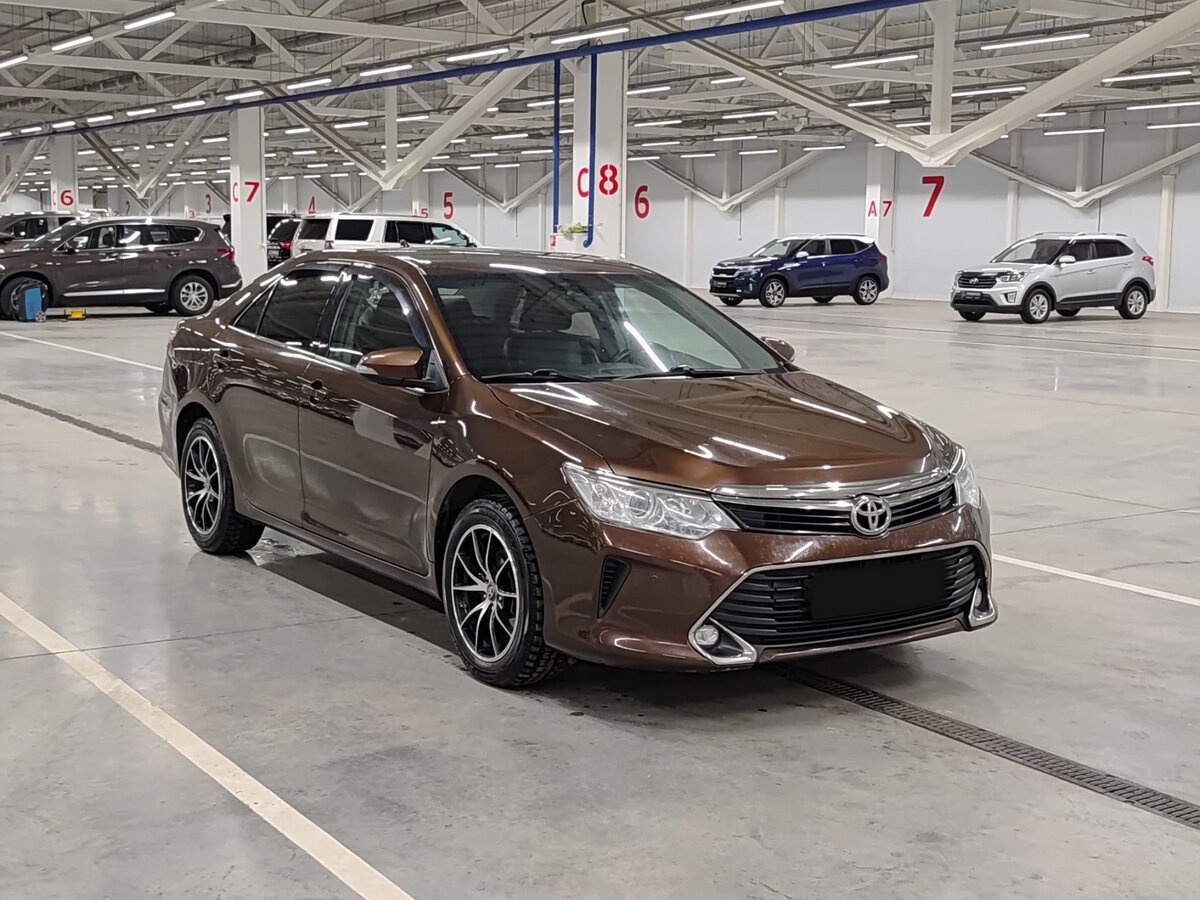 Toyota Camry с пробегом — 2017 год. Фото: #2