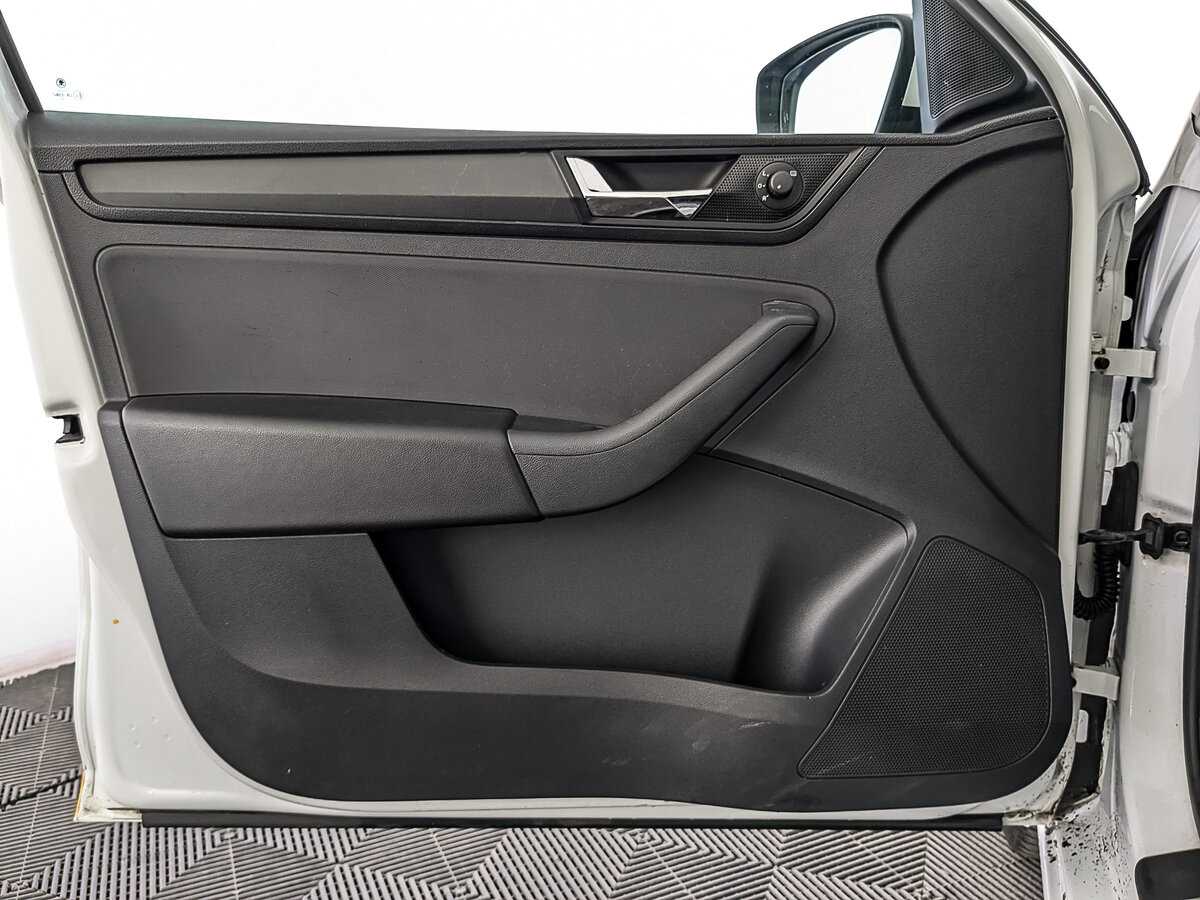 Skoda Rapid с пробегом — 2019 год. Фото: #16