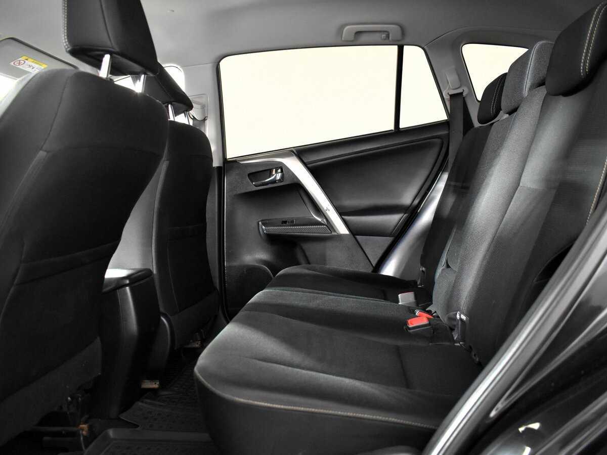 Toyota RAV4 с пробегом — 2014 год. Фото: #8