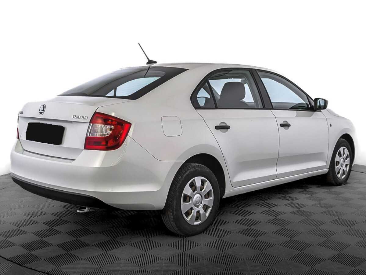 Skoda Rapid с пробегом — 2017 год. Фото: #4