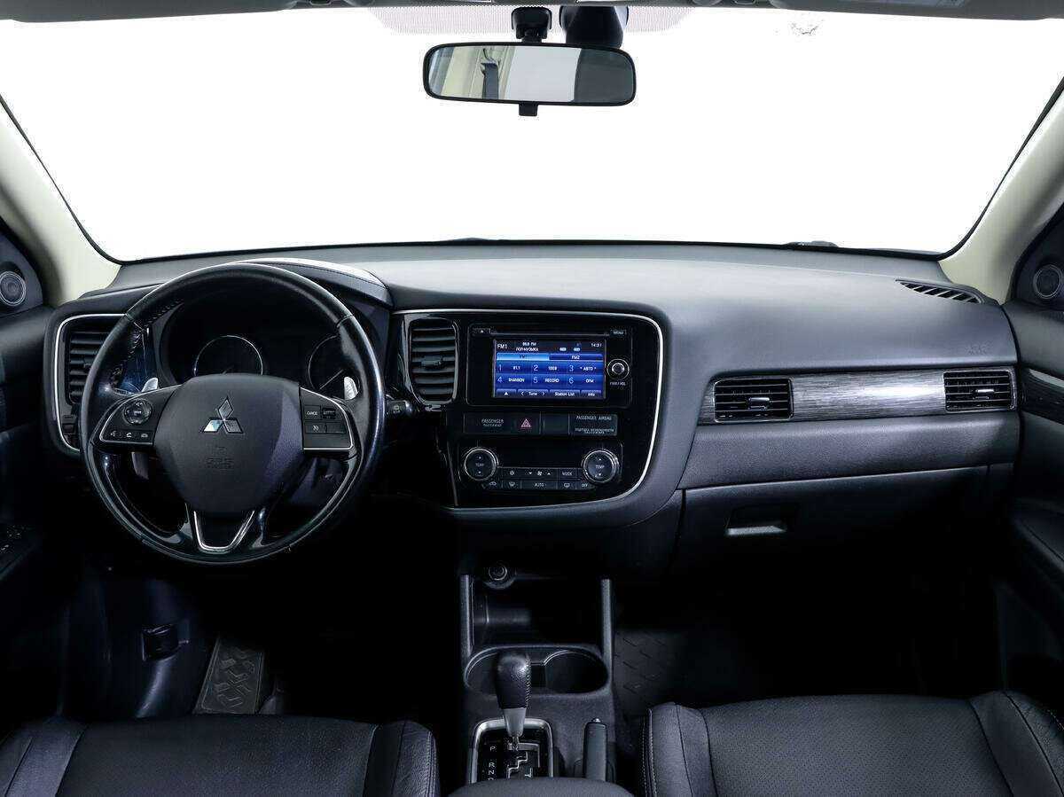 Mitsubishi Outlander с пробегом — 2015 год. Фото: #9