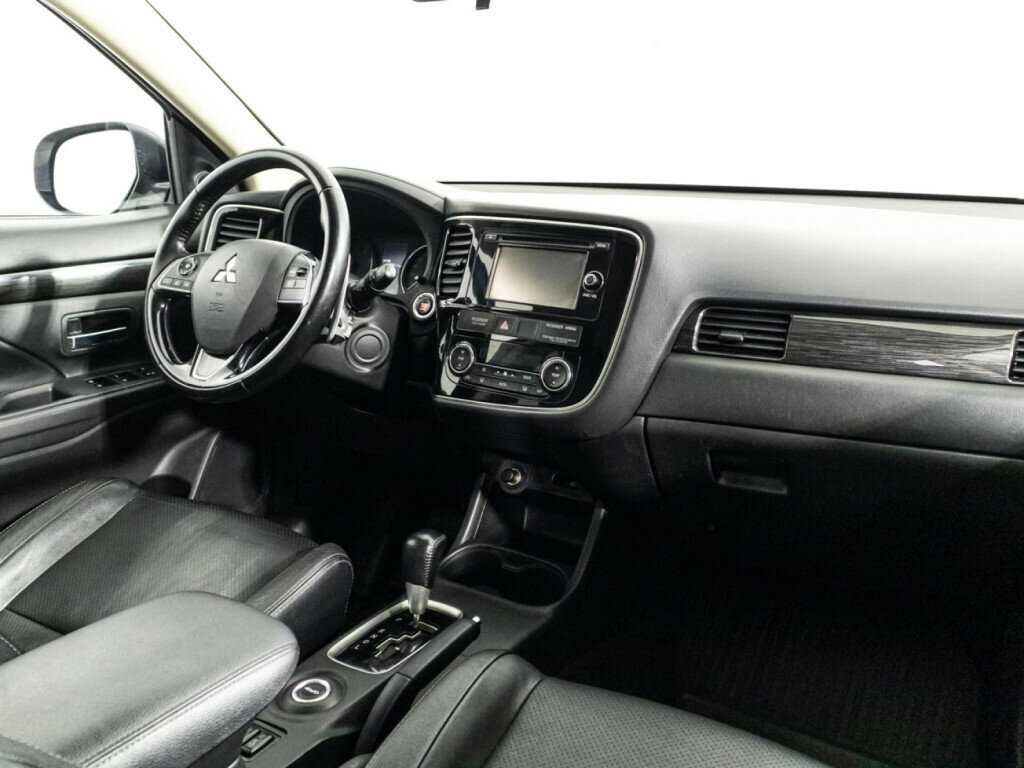Mitsubishi Outlander с пробегом — 2016 год. Фото: #8