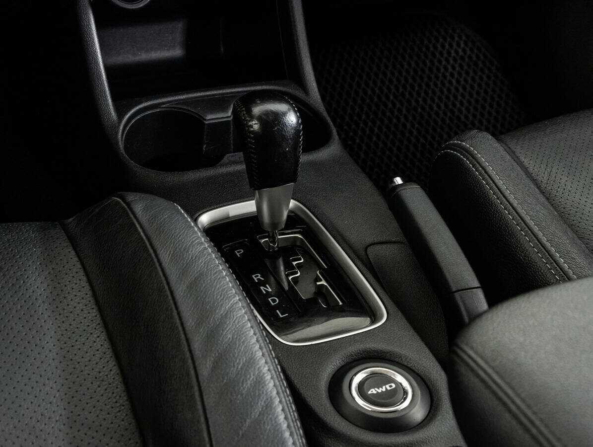 Mitsubishi Outlander с пробегом — 2014 год. Фото: #12