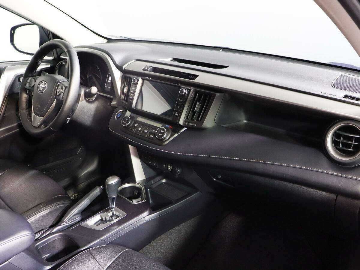Toyota RAV4 с пробегом — 2017 год. Фото: #6