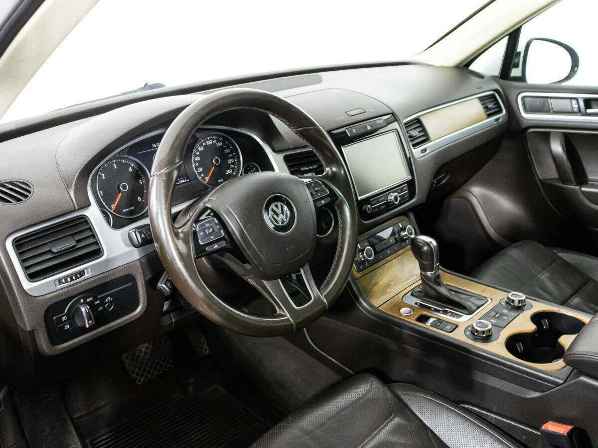 Volkswagen Touareg с пробегом — 2013 год. Фото: #8