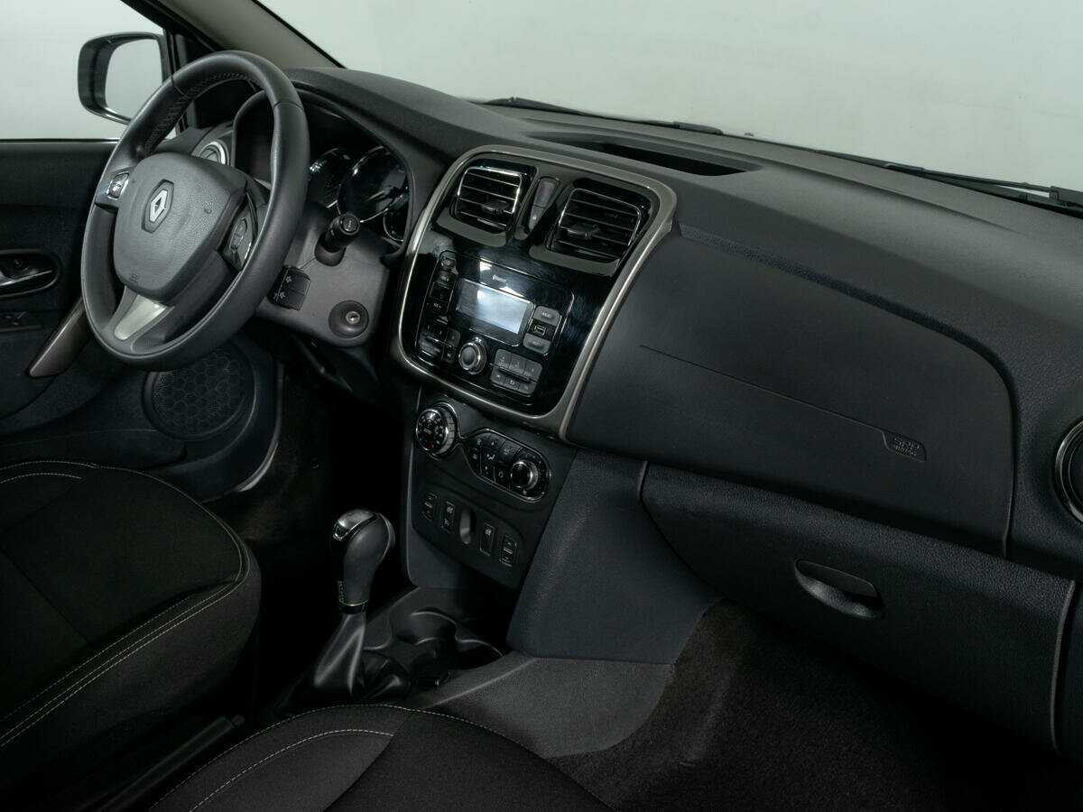 Renault Sandero с пробегом — 2017 год. Фото: #8