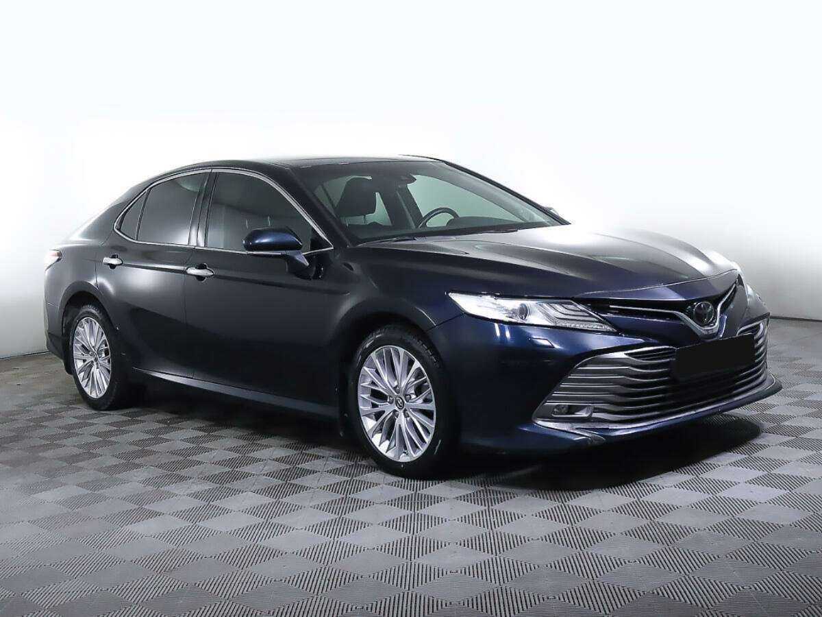 Toyota Camry с пробегом — 2019 год. Фото: #1