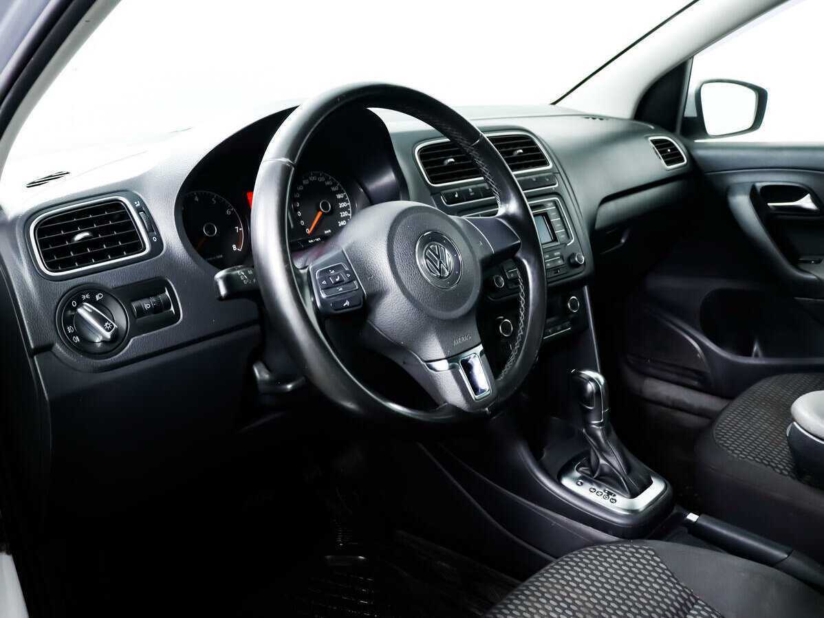 Volkswagen Polo с пробегом — 2012 год. Фото: #12
