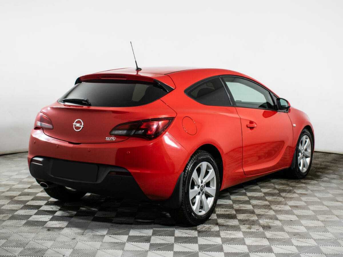 Opel Astra с пробегом — 2013 год. Фото: #4