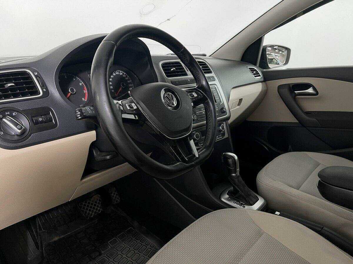 Volkswagen Polo с пробегом — 2016 год. Фото: #12