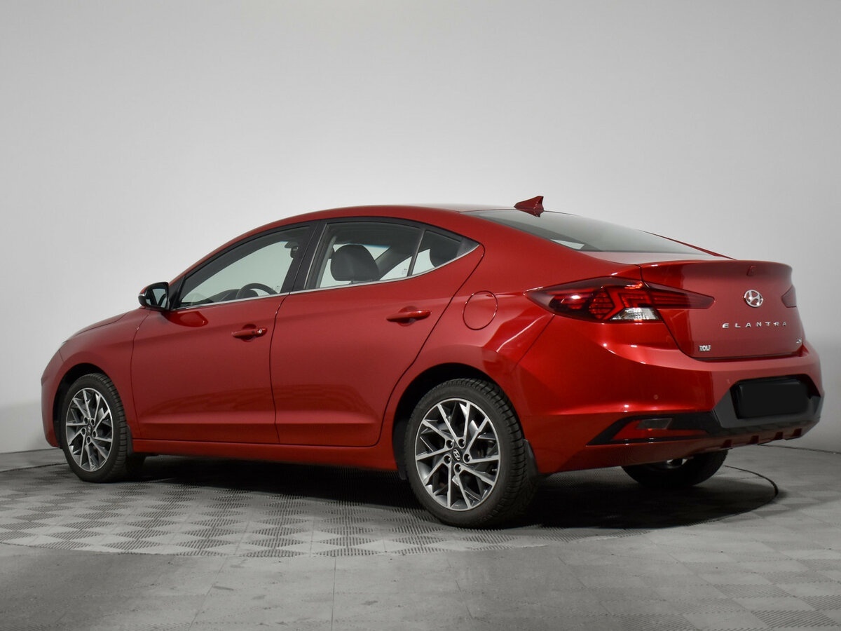 Hyundai Elantra с пробегом — 2019 год. Фото: #5