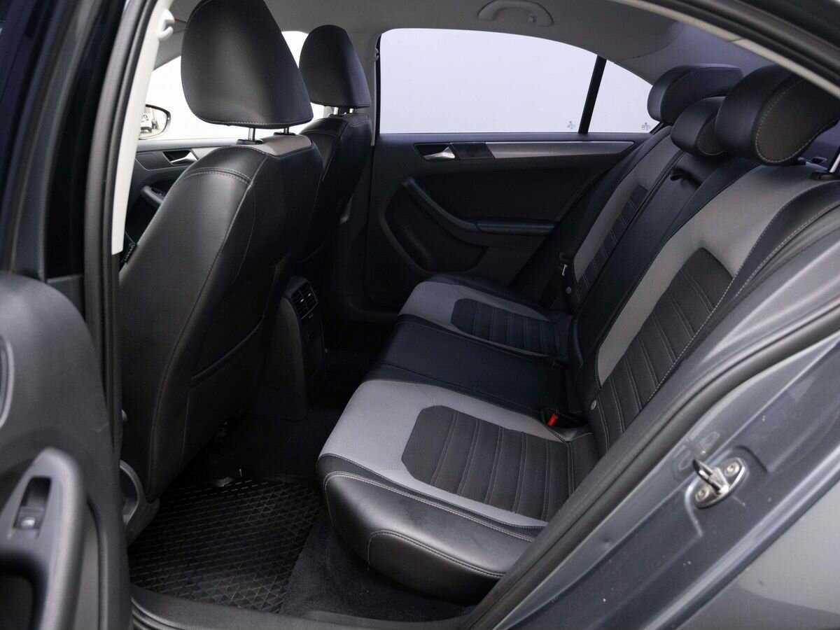 Volkswagen Jetta с пробегом — 2012 год. Фото: #8