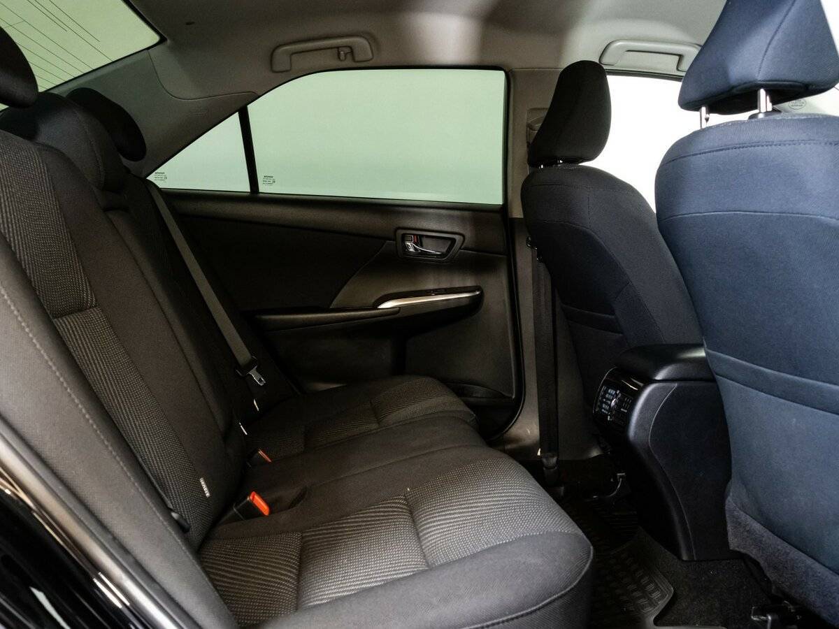 Toyota Camry с пробегом — 2017 год. Фото: #15