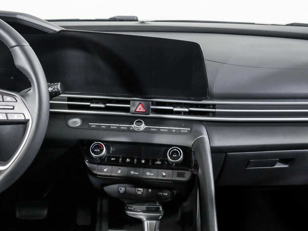 Hyundai Elantra с пробегом — 2023 год. Фото: #9