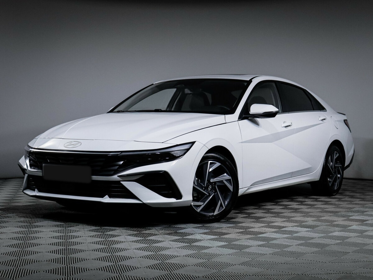 Hyundai Elantra с пробегом — 2024 год. Посмотреть фото