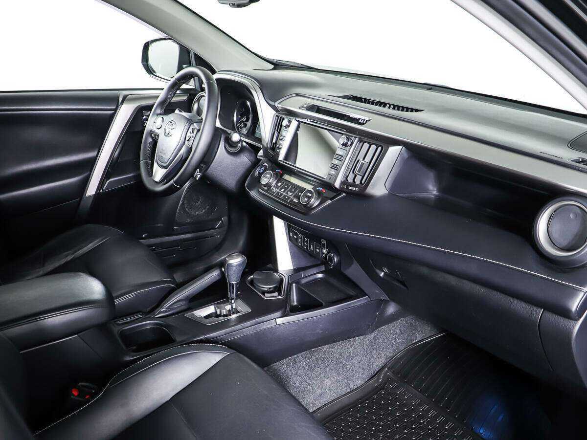 Toyota RAV4 с пробегом — 2018 год. Фото: #9