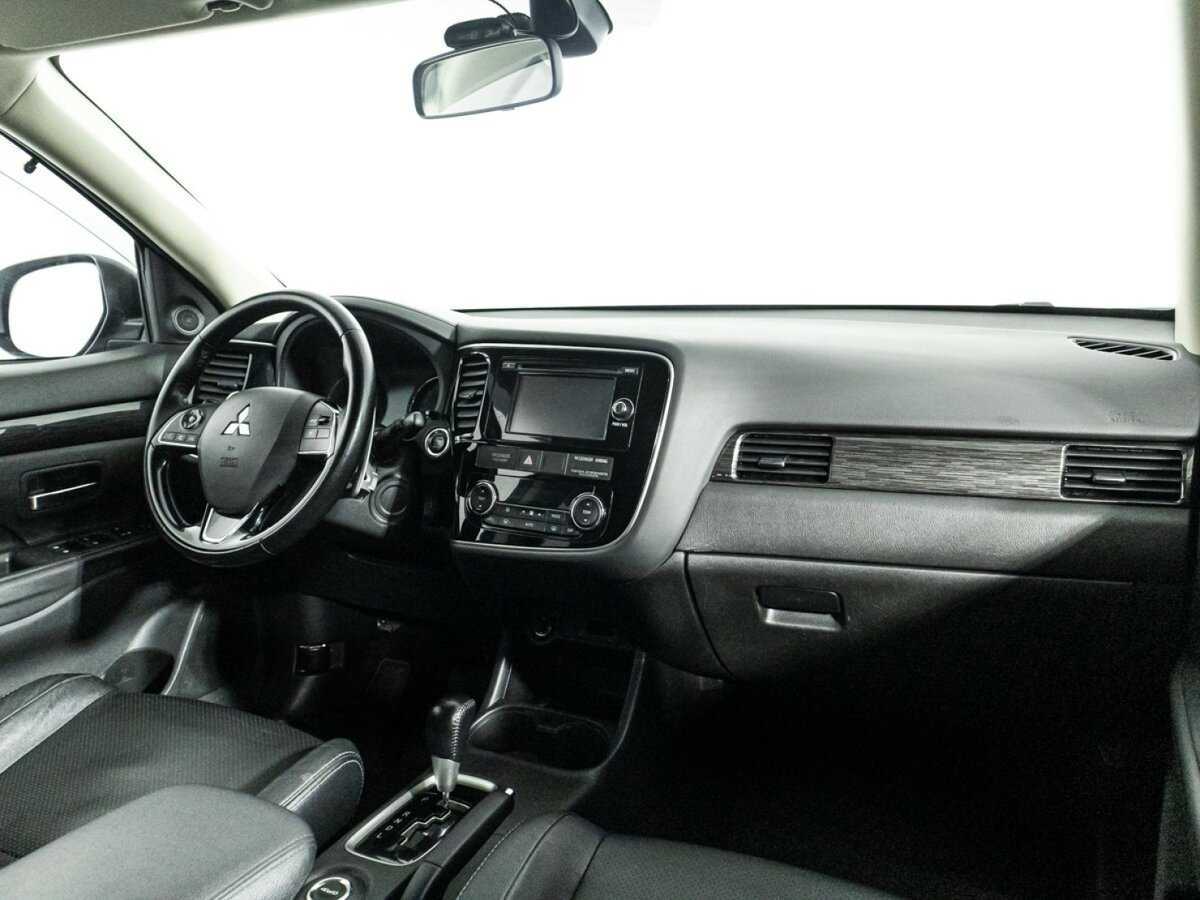 Mitsubishi Outlander с пробегом — 2015 год. Фото: #8