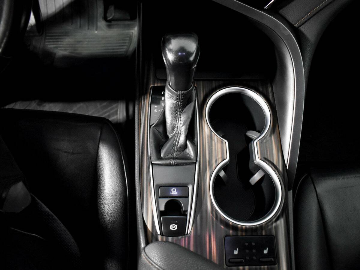 Toyota Camry с пробегом — 2018 год. Фото: #7