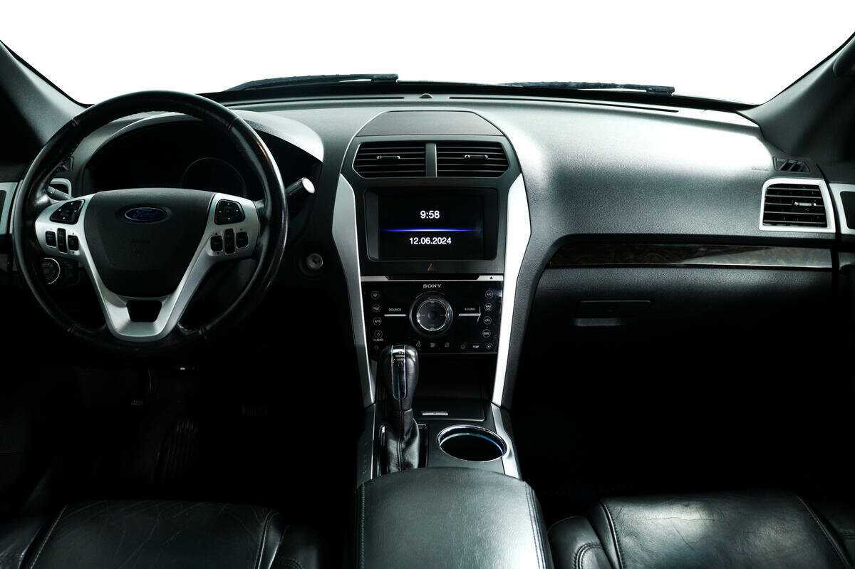 Ford Explorer с пробегом — 2012 год. Фото: #10