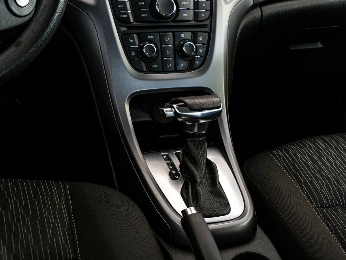 Opel Astra с пробегом — 2013 год. Фото: #11