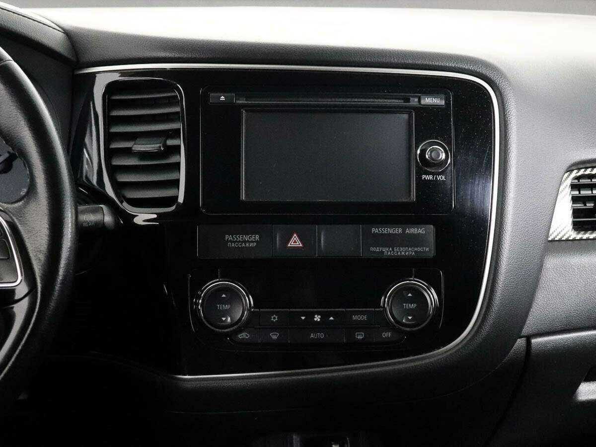 Mitsubishi Outlander с пробегом — 2015 год. Фото: #10