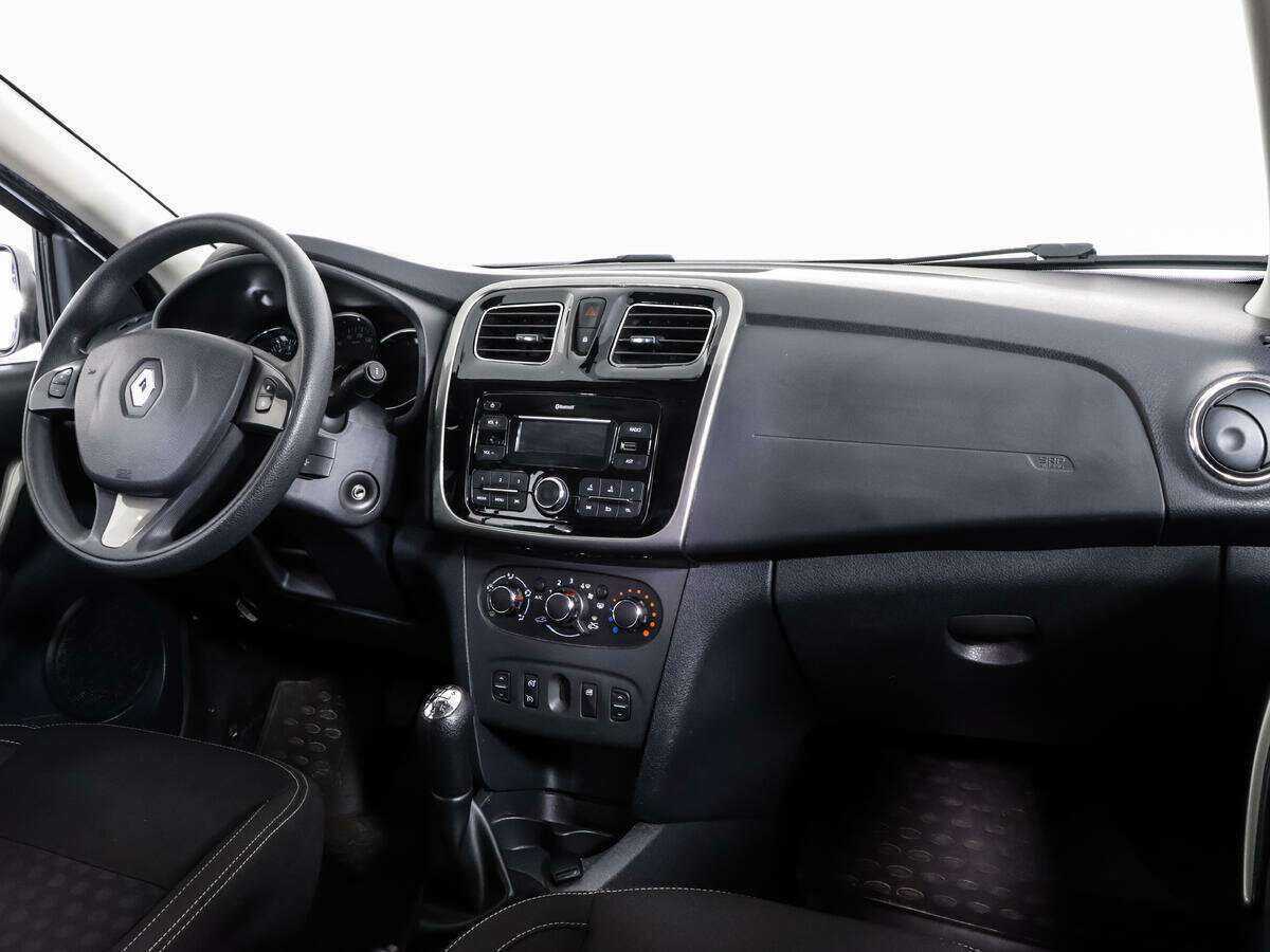 Renault Logan с пробегом — 2017 год. Фото: #8