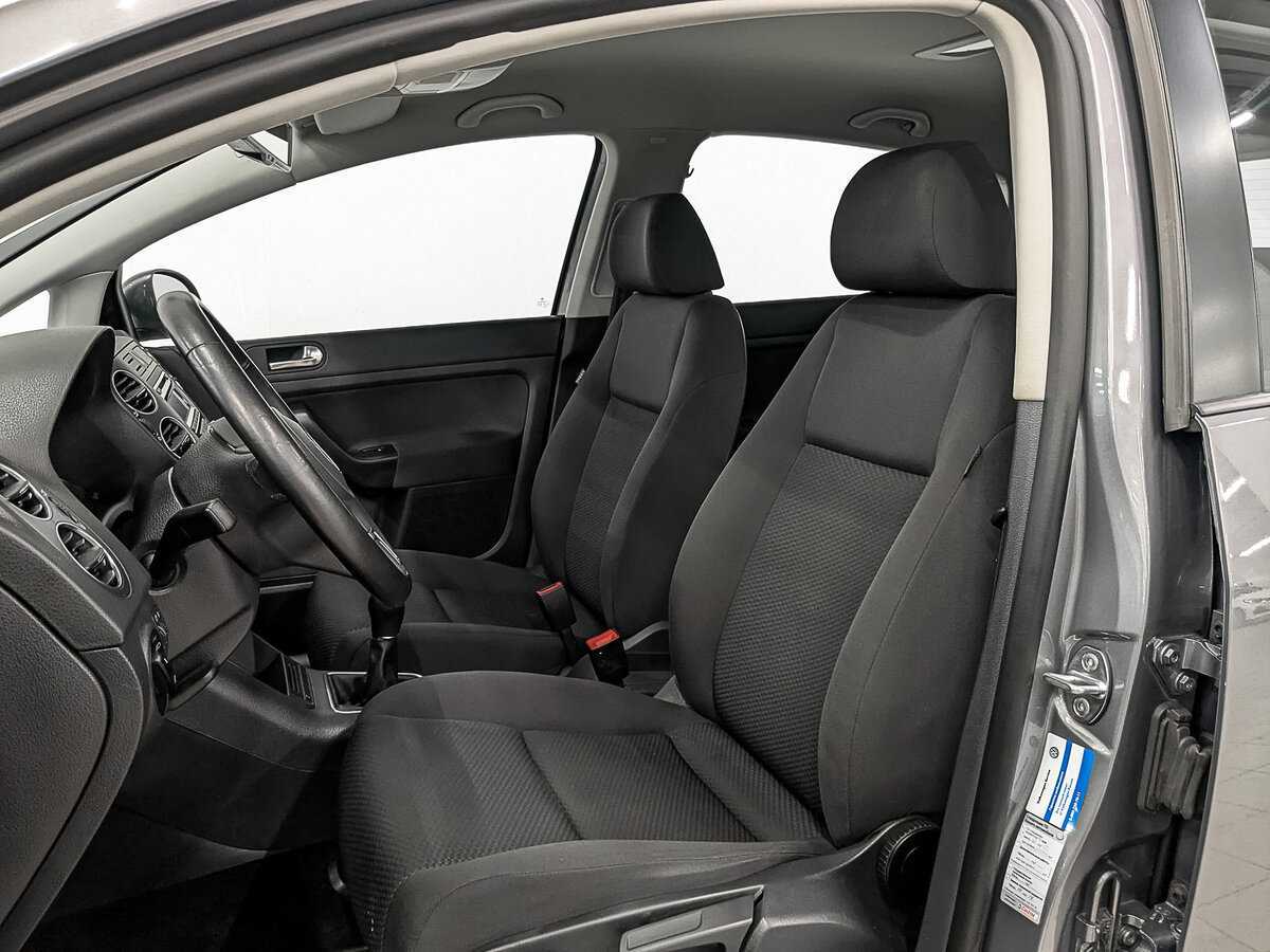 Volkswagen Golf Plus с пробегом — 2012 год. Фото: #19