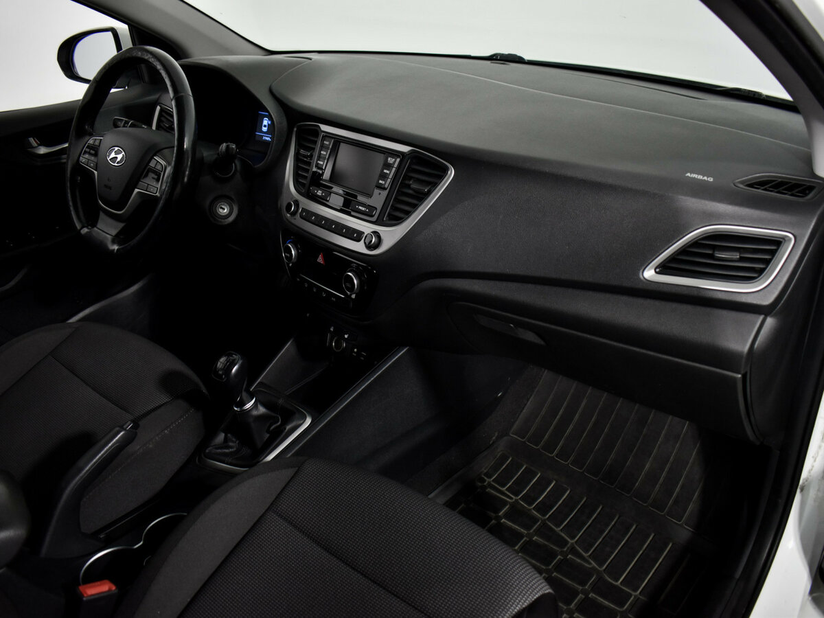 Hyundai Solaris с пробегом — 2018 год. Фото: #11