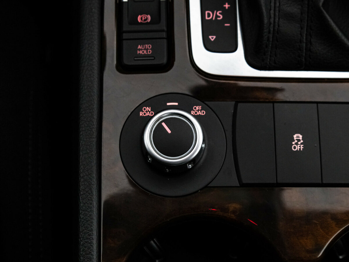 Volkswagen Touareg с пробегом — 2012 год. Фото: #13