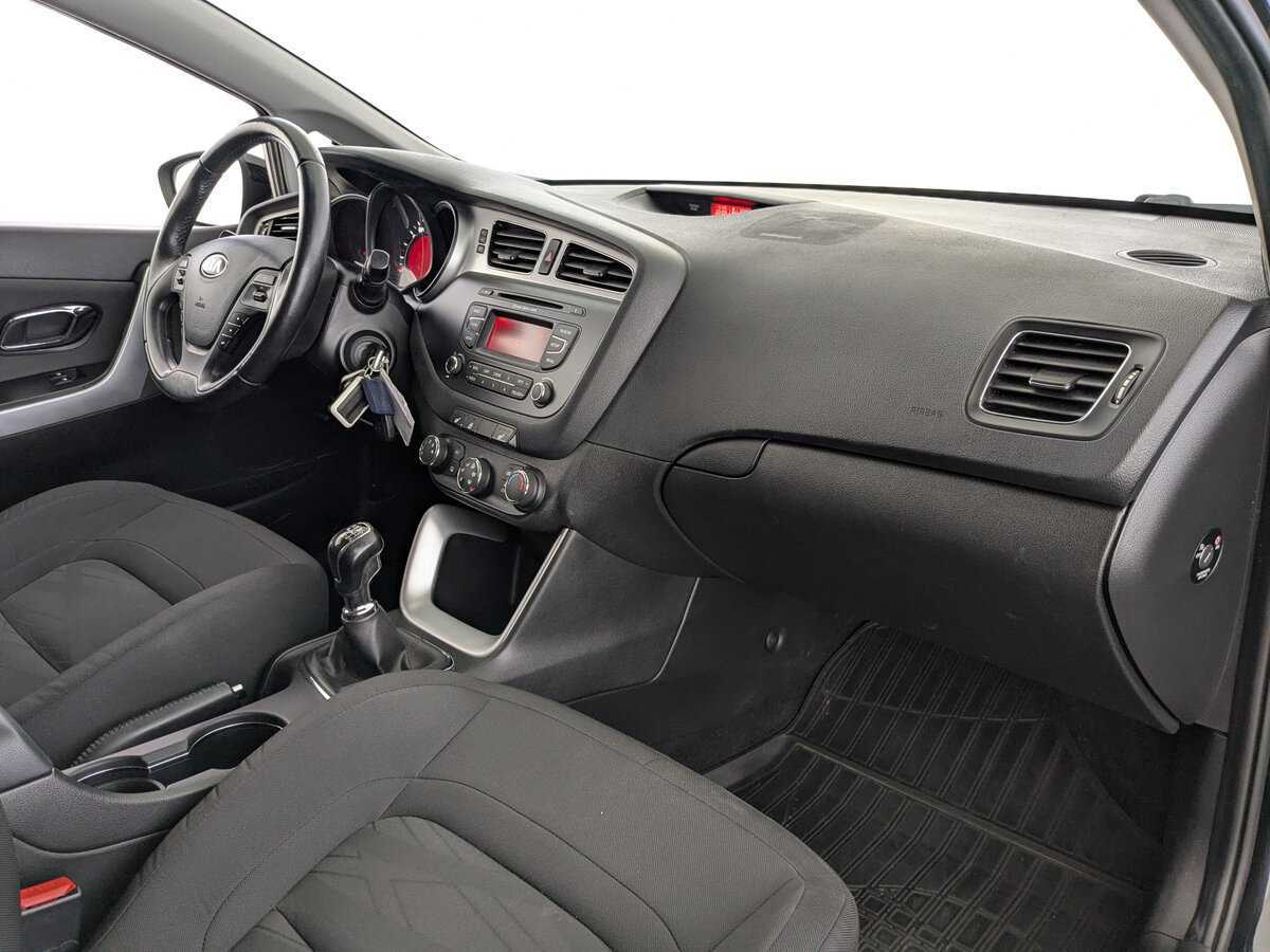 Kia Ceed с пробегом — 2014 год. Фото: #10